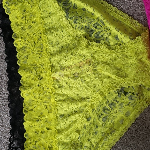 Victoria's secret hip hugger underwear lace nwt size large (lot of 3) - Picture 3 of 4